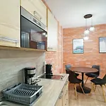 Everysky - Prusa 2a - Przyziemie Апартаменты *